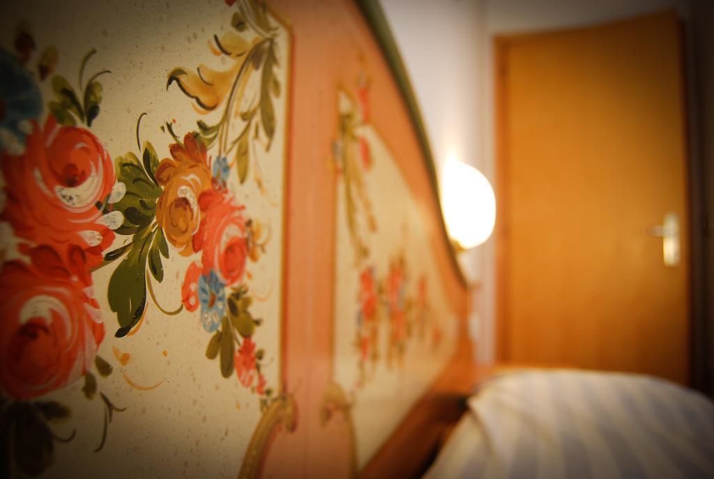 Appartamenti Cesa Maria Mountain Hospitality Canazei Værelse billede